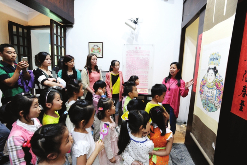 Children learn about an old art